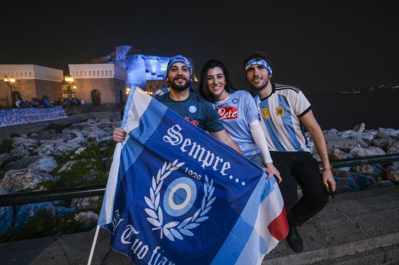 Tânărul împușcat în stradă după ce Napoli a luat titlul era fiul unui șef al mafiei! Ce urmează_4
