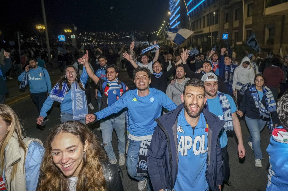 Tânărul împușcat în stradă după ce Napoli a luat titlul era fiul unui șef al mafiei! Ce urmează_5