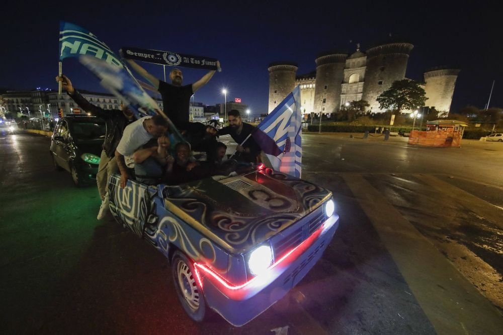 Tânărul împușcat în stradă după ce Napoli a luat titlul era fiul unui șef al mafiei! Ce urmează_8