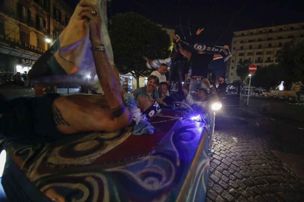 Tânărul împușcat în stradă după ce Napoli a luat titlul era fiul unui șef al mafiei! Ce urmează_9