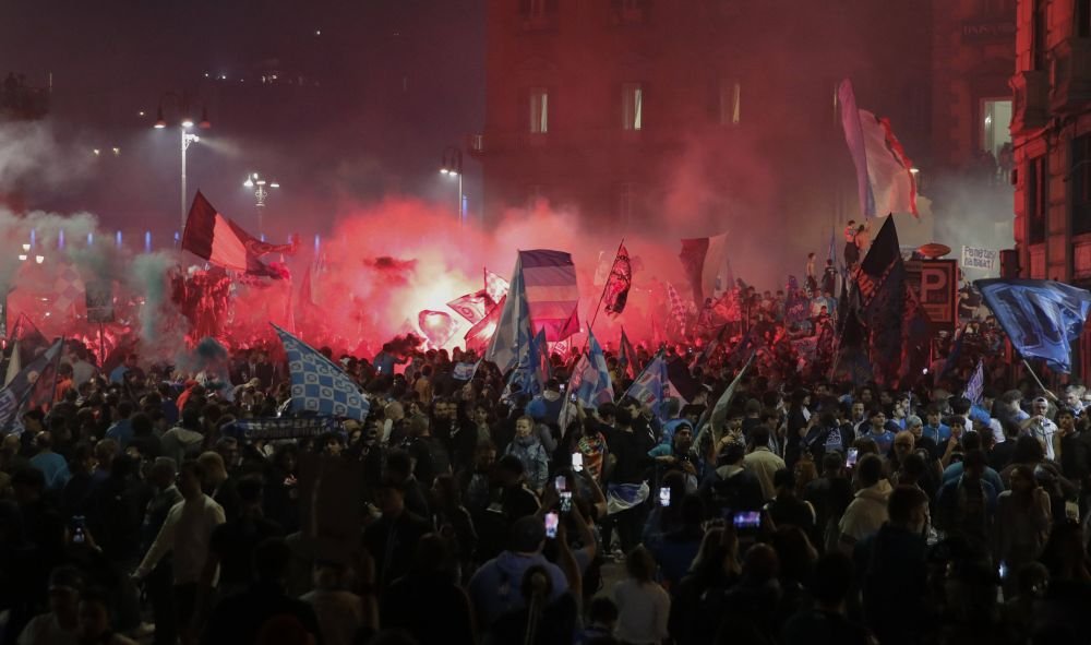 Tânărul împușcat în stradă după ce Napoli a luat titlul era fiul unui șef al mafiei! Ce urmează_10