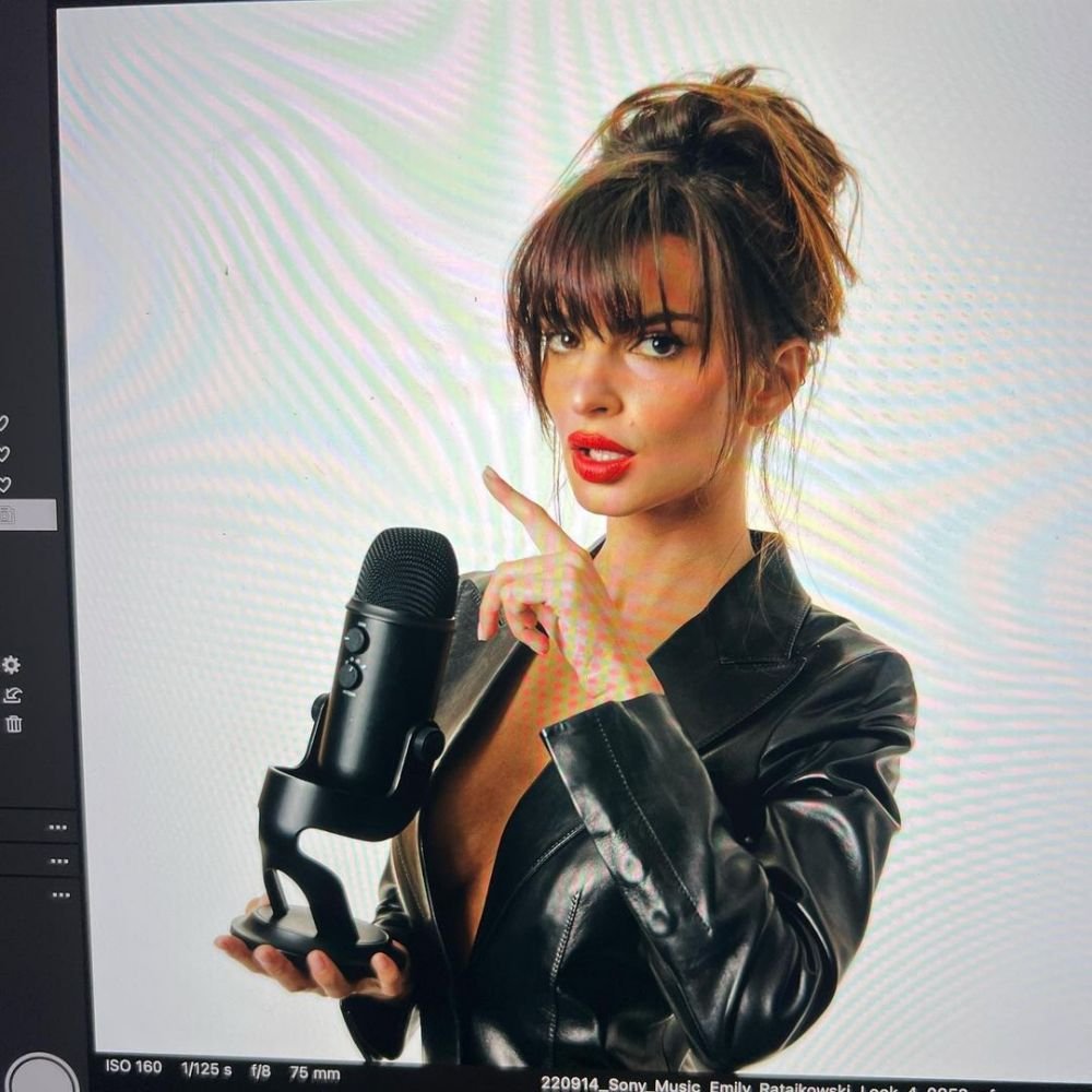 Emily Ratajkowski, talismanul lui Napoli?! Cum a apărut una dintre cele mai sexy femei din lume în urmă cu câteva zile _106