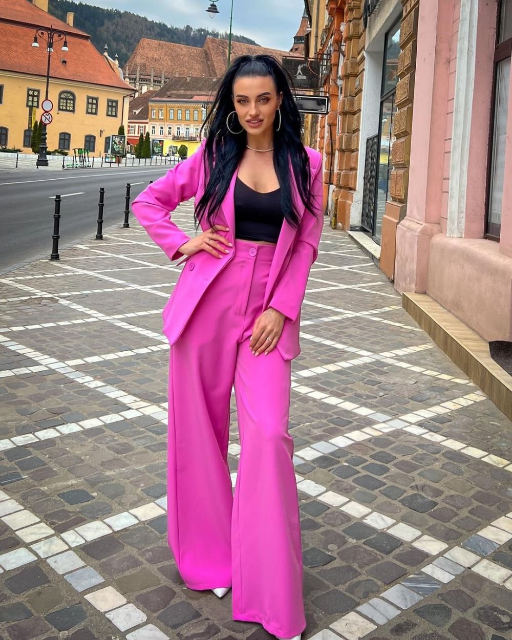 Ana Porgras, imagini de senzație! Fosta campioană mondială a făcut șpagatul între două mașini _10