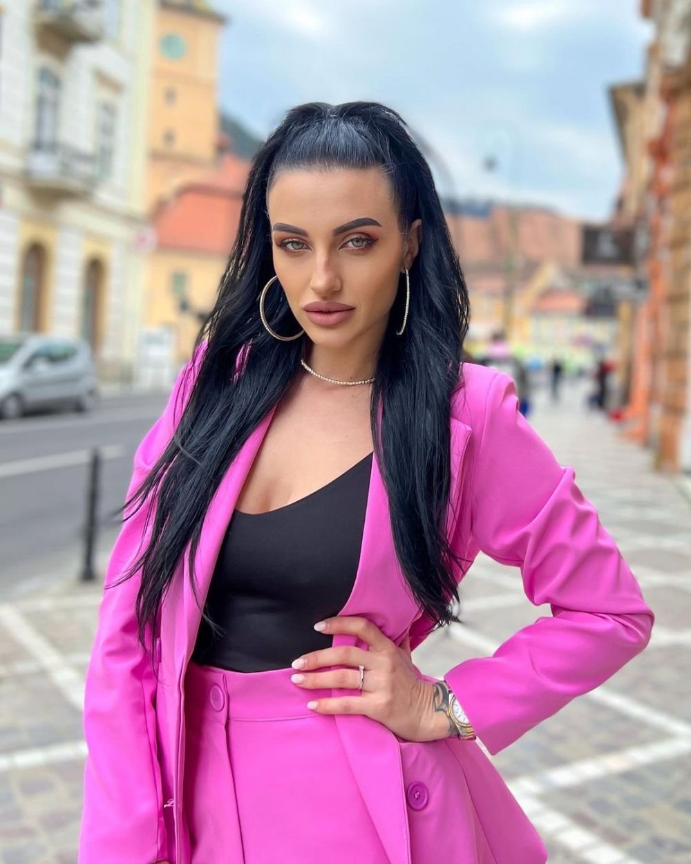 Ana Porgras, imagini de senzație! Fosta campioană mondială a făcut șpagatul între două mașini _11