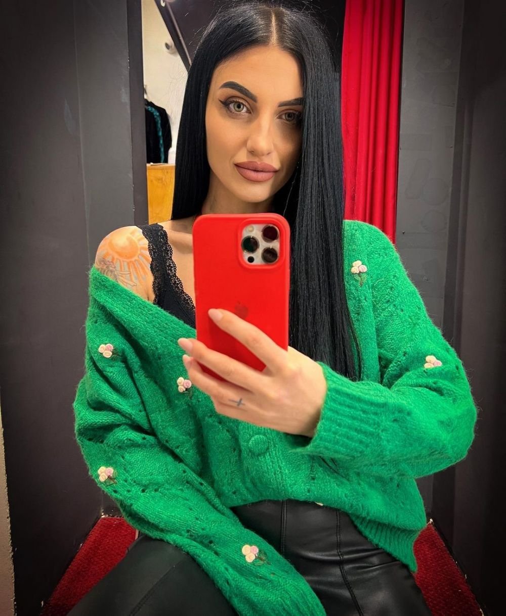 Ana Porgras, imagini de senzație! Fosta campioană mondială a făcut șpagatul între două mașini _21
