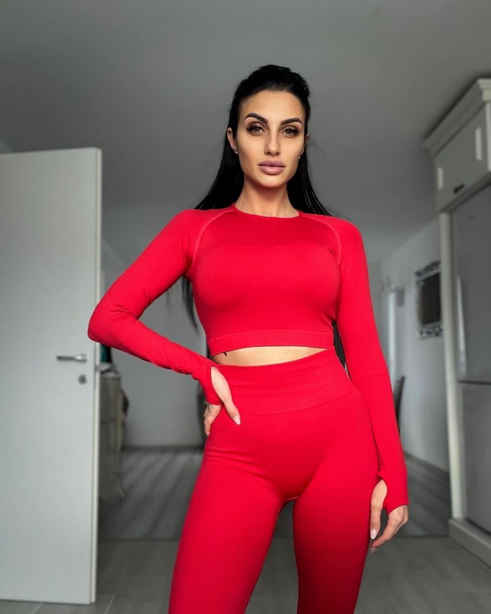 Ana Porgras, imagini de senzație! Fosta campioană mondială a făcut șpagatul între două mașini _33