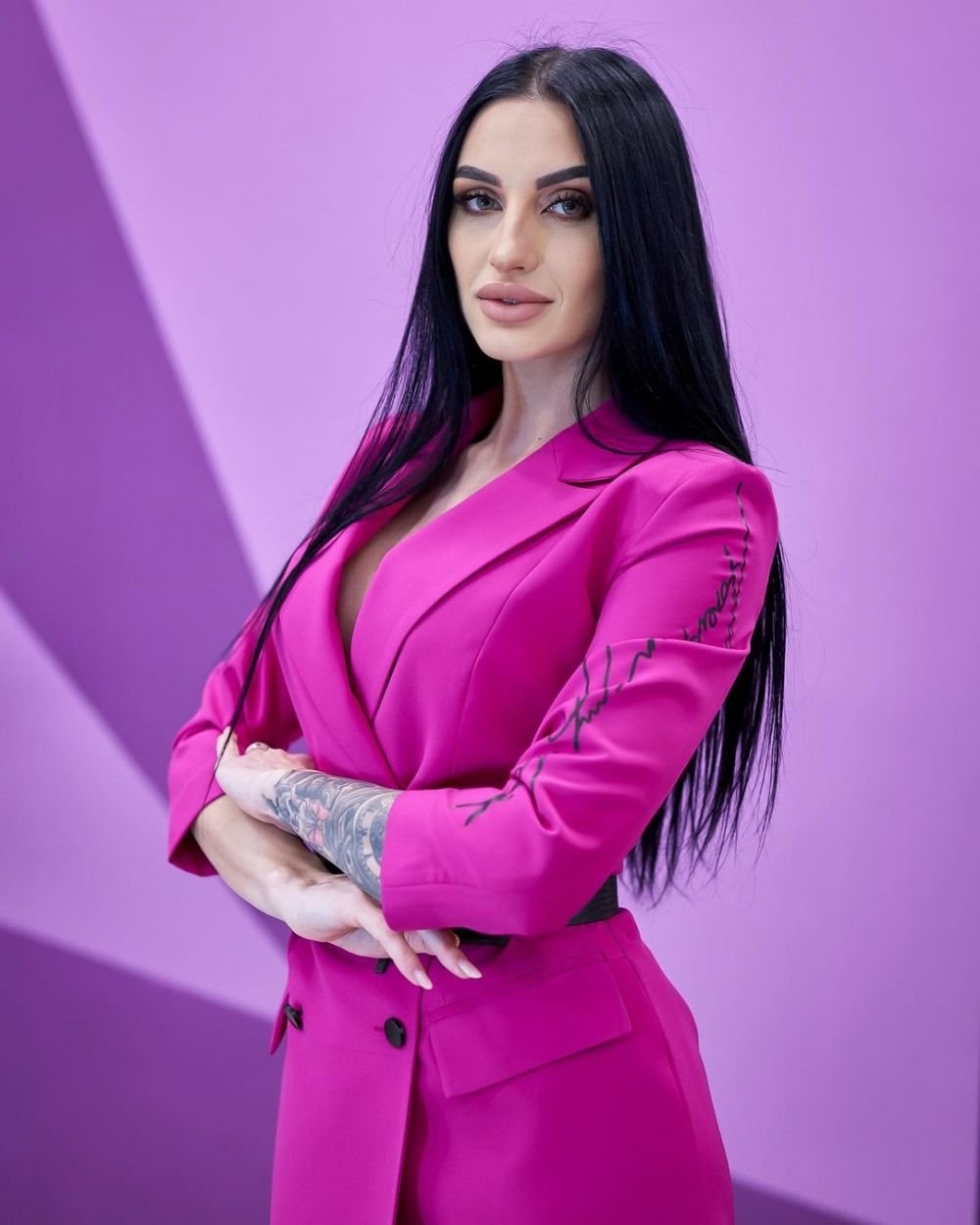 Ana Porgras, imagini de senzație! Fosta campioană mondială a făcut șpagatul între două mașini _34