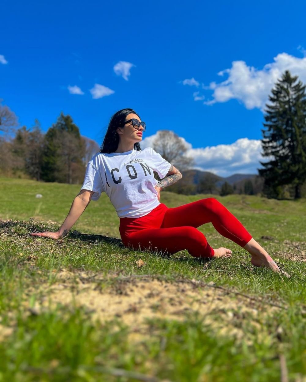 Ana Porgras, imagini de senzație! Fosta campioană mondială a făcut șpagatul între două mașini _35