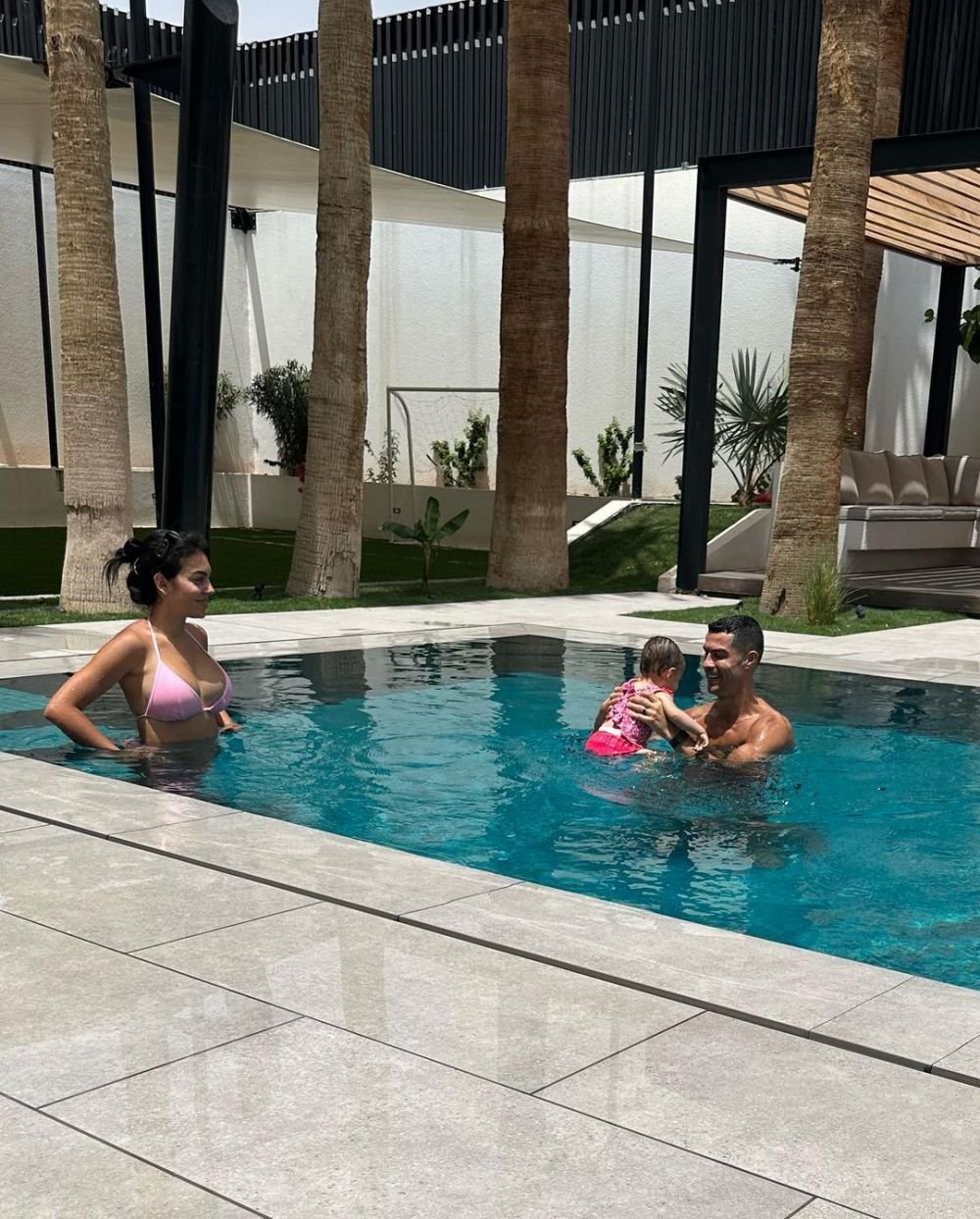 Cristiano Ronaldo a pus capăt speculațiilor despre problemele cu Georgina Rodriguez. Imaginile publicate de portughez_3