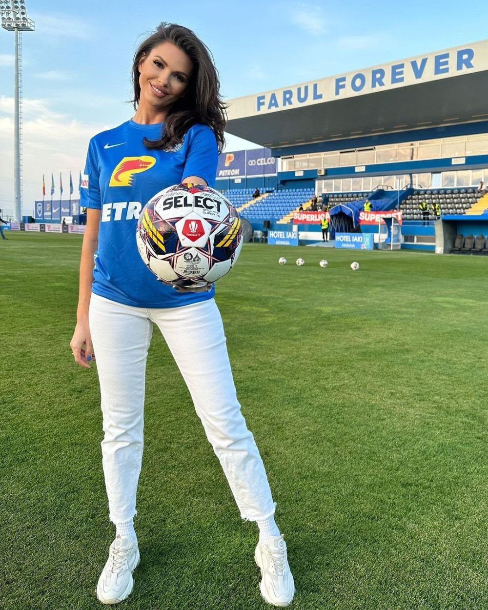 Cea mai înfocată suporteră a Farului, reacție explozivă după golul patru al constănțenilor. Cum a fost surprinsă în tribune_20