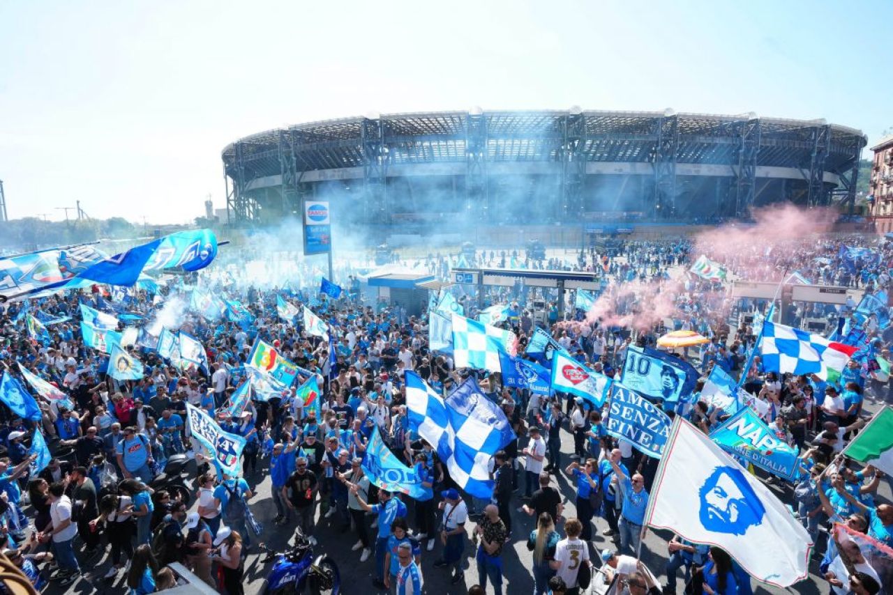 Motivul pentru care fanii lui Napoli au afișat celebrul ”Scudetto” invers: ”Nu simte că aparține Italiei”_12