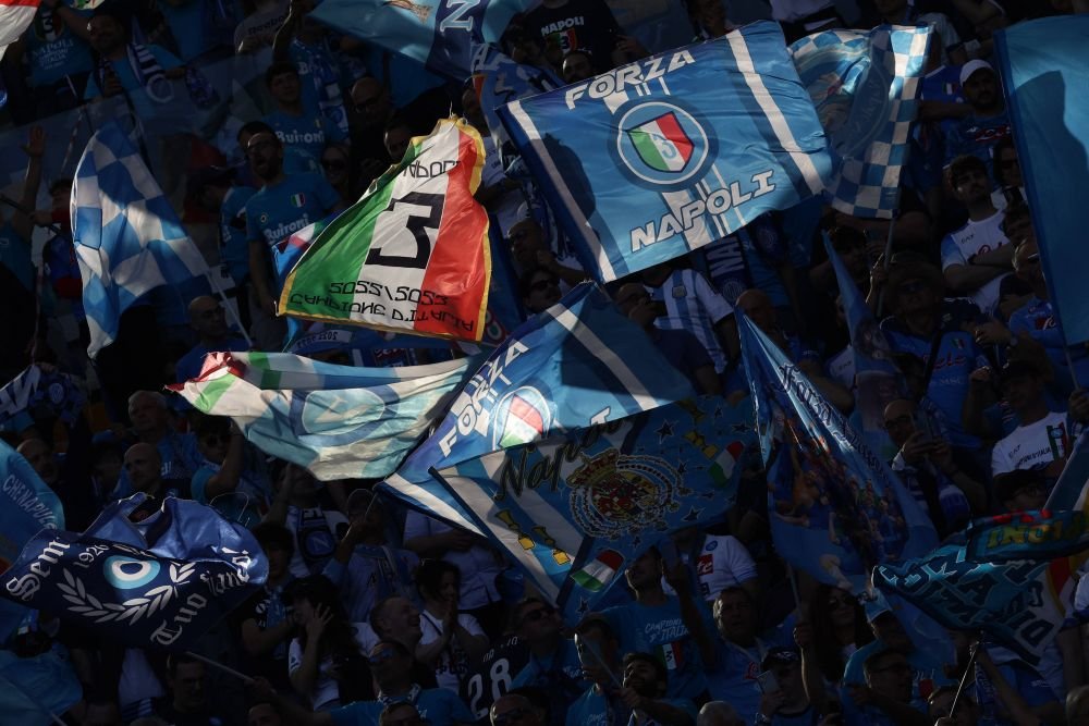 Napoli a c&acirc;știgat cu Fiorentina, &icirc;n primul meci după ce a fost numită campioana Italiei