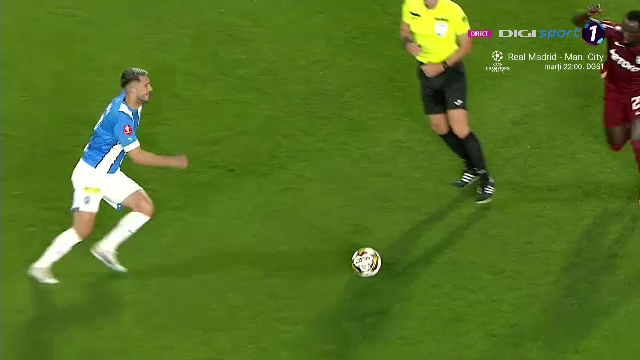 A fost roșu sau galben? Andrei Ivan a scăpat ca prin urechile acului. VAR-ul l-a salvat de o eliminare_3