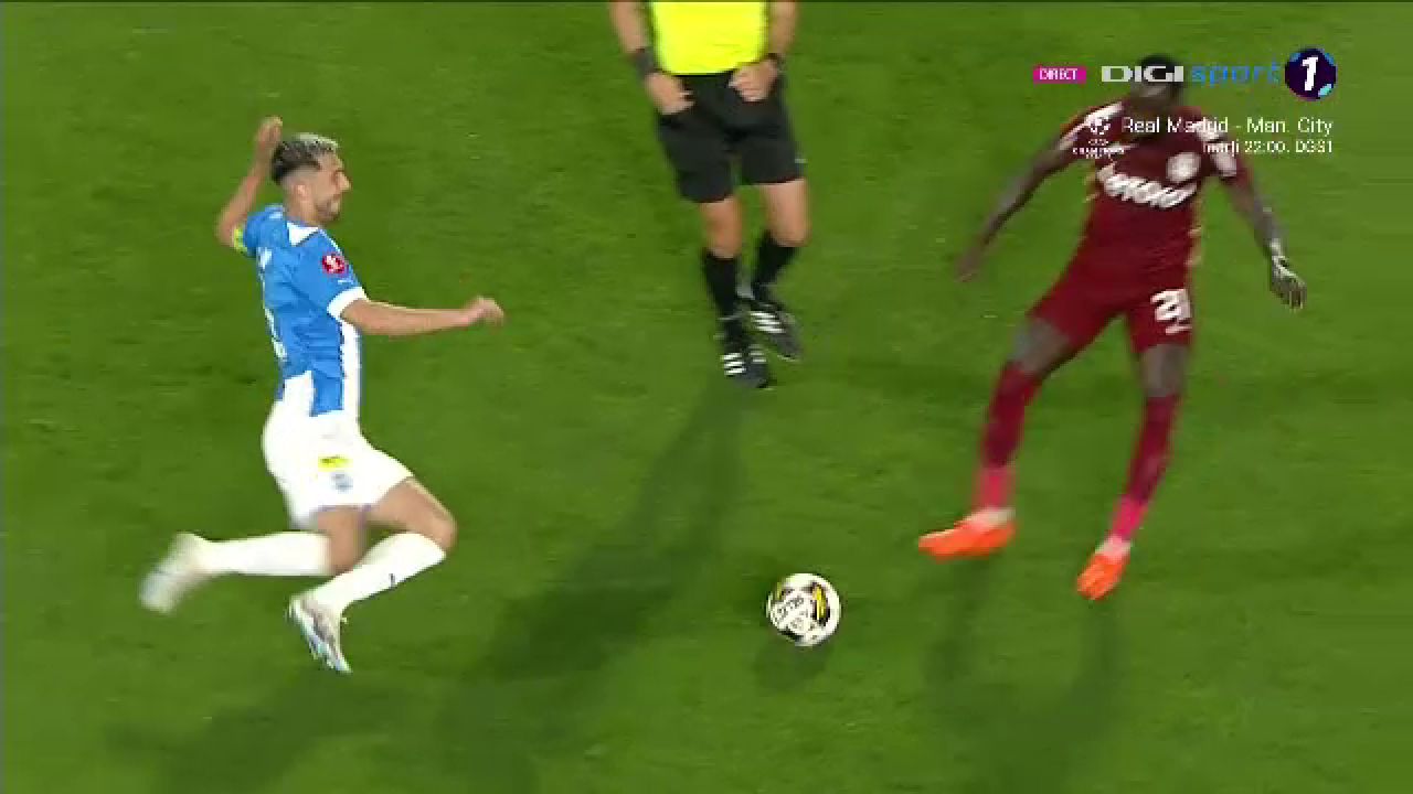 A fost roșu sau galben? Andrei Ivan a scăpat ca prin urechile acului. VAR-ul l-a salvat de o eliminare_5