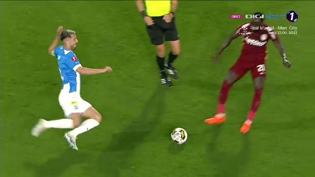 A fost roșu sau galben? Andrei Ivan a scăpat ca prin urechile acului. VAR-ul l-a salvat de o eliminare_5