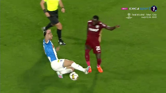 A fost roșu sau galben? Andrei Ivan a scăpat ca prin urechile acului. VAR-ul l-a salvat de o eliminare_9