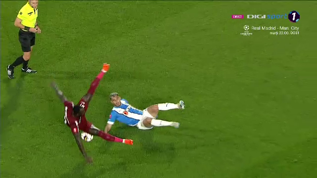 A fost roșu sau galben? Andrei Ivan a scăpat ca prin urechile acului. VAR-ul l-a salvat de o eliminare_13