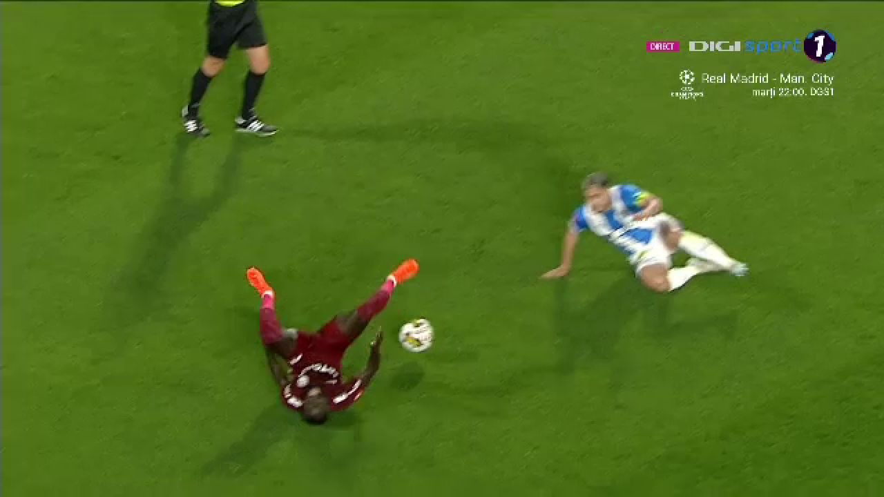 A fost roșu sau galben? Andrei Ivan a scăpat ca prin urechile acului. VAR-ul l-a salvat de o eliminare_14