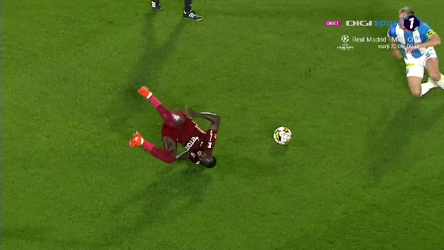 A fost roșu sau galben? Andrei Ivan a scăpat ca prin urechile acului. VAR-ul l-a salvat de o eliminare_15