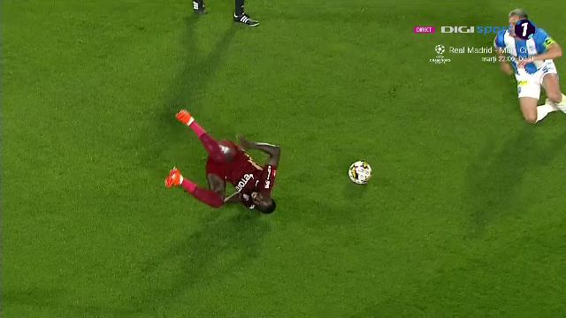 A fost roșu sau galben? Andrei Ivan a scăpat ca prin urechile acului. VAR-ul l-a salvat de o eliminare_15