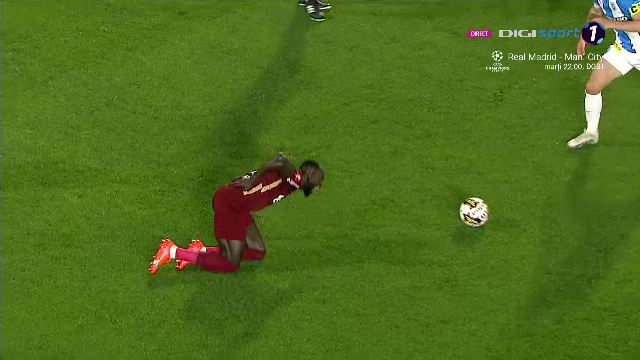 A fost roșu sau galben? Andrei Ivan a scăpat ca prin urechile acului. VAR-ul l-a salvat de o eliminare_16