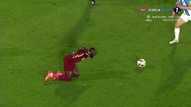 A fost roșu sau galben? Andrei Ivan a scăpat ca prin urechile acului. VAR-ul l-a salvat de o eliminare_16