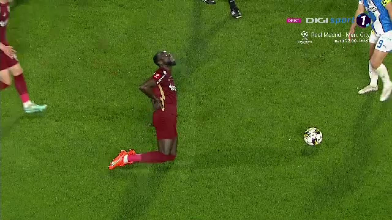 A fost roșu sau galben? Andrei Ivan a scăpat ca prin urechile acului. VAR-ul l-a salvat de o eliminare_17