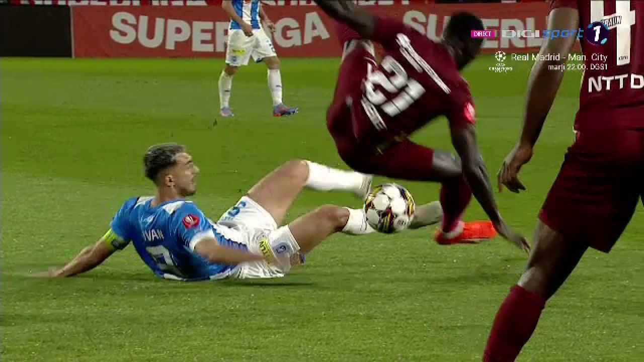 A fost roșu sau galben? Andrei Ivan a scăpat ca prin urechile acului. VAR-ul l-a salvat de o eliminare_22