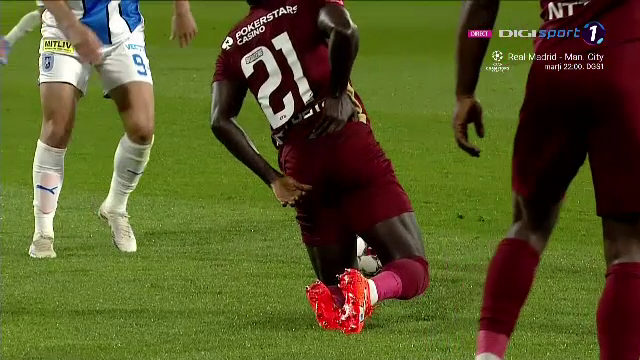 A fost roșu sau galben? Andrei Ivan a scăpat ca prin urechile acului. VAR-ul l-a salvat de o eliminare_23