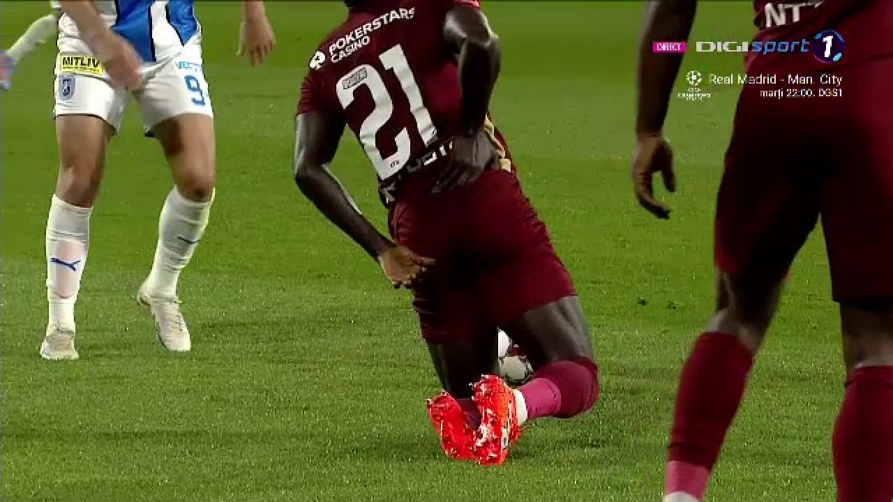 A fost roșu sau galben? Andrei Ivan a scăpat ca prin urechile acului. VAR-ul l-a salvat de o eliminare_23