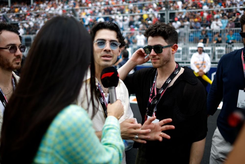 Shakira și Lindsey Vonn, apariții de senzație la Grand Prix-ul din Miami! Vedetele s-au înghesuit la Formula 1 _32