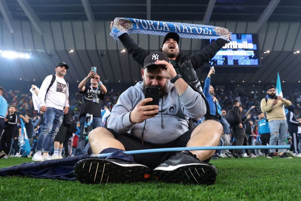 Fanii lui Napoli au început să vândă gazonul de pe Dacia Arena! Cât costă o brazdă de iarbă_8