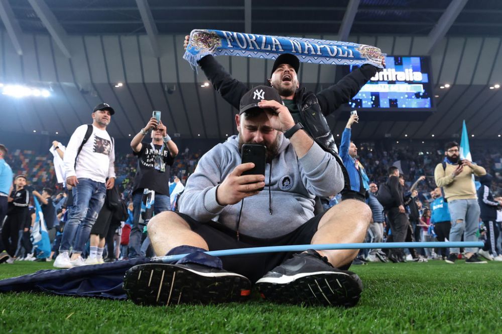 Fanii lui Napoli au început să vândă gazonul de pe Dacia Arena! Cât costă o brazdă de iarbă_8