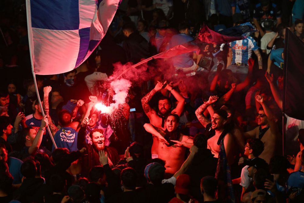 Fanii lui Napoli au început să vândă gazonul de pe Dacia Arena! Cât costă o brazdă de iarbă_10