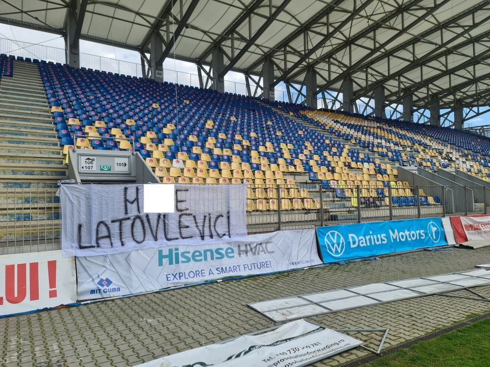 Situația bizară a lui Iasmin Latovlevici, după ce fanii Petrolului l-au înjurat și au vrut să-l dezbrace: „E jucătorul nostru!”_16