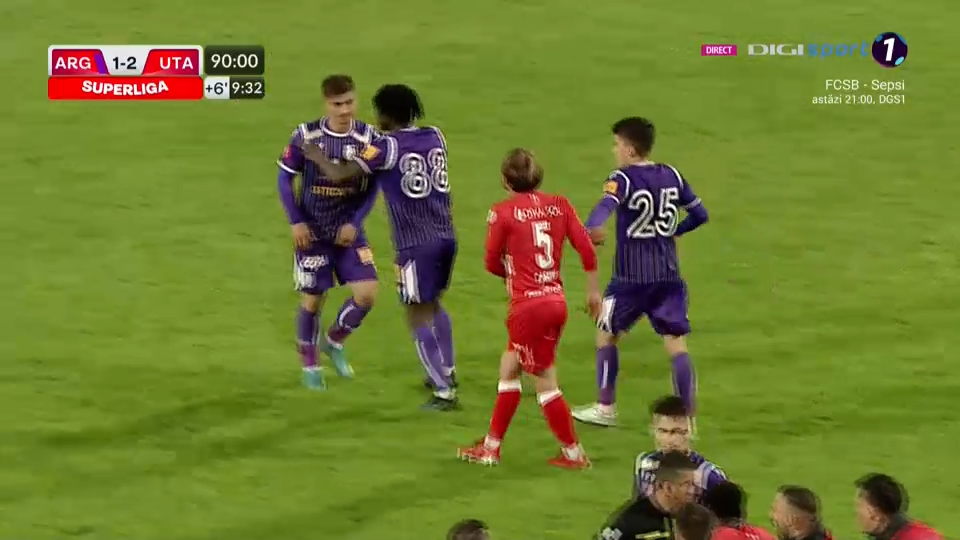 Final tensionat de meci la Pitești! Mircea Rednic a intenționat să scoată echipa de pe teren în meciul cu FC Argeș_5
