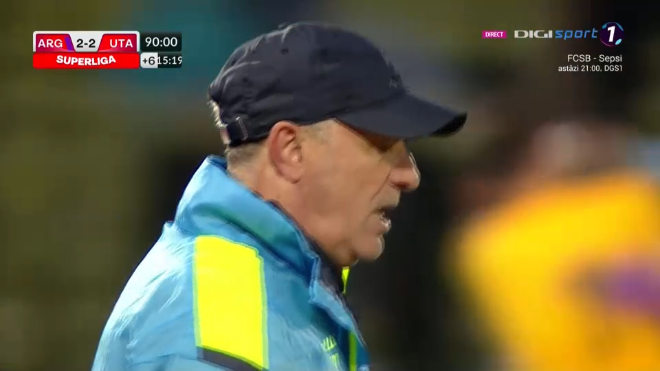 Final tensionat de meci la Pitești! Mircea Rednic a intenționat să scoată echipa de pe teren în meciul cu FC Argeș_12