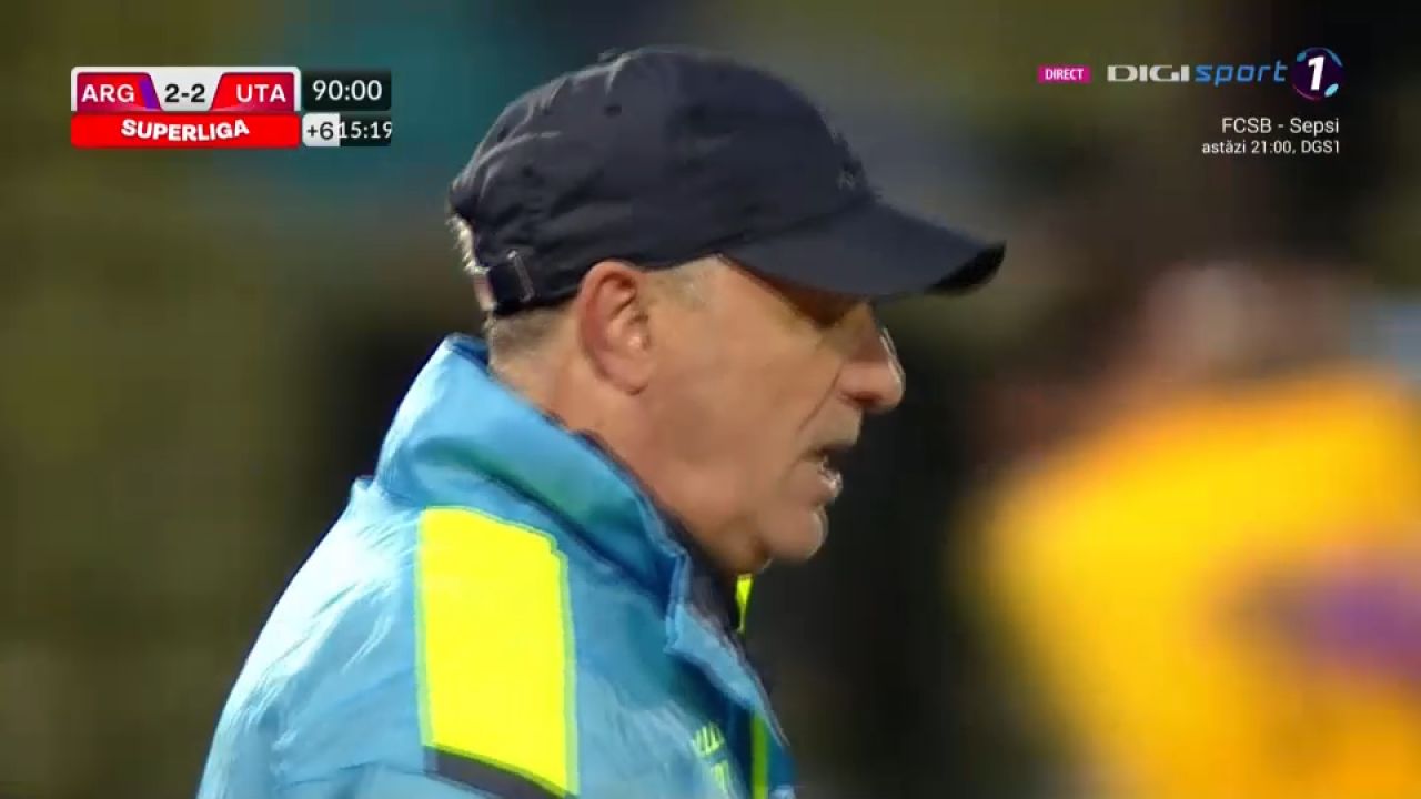 Final tensionat de meci la Pitești! Mircea Rednic a intenționat să scoată echipa de pe teren în meciul cu FC Argeș_12