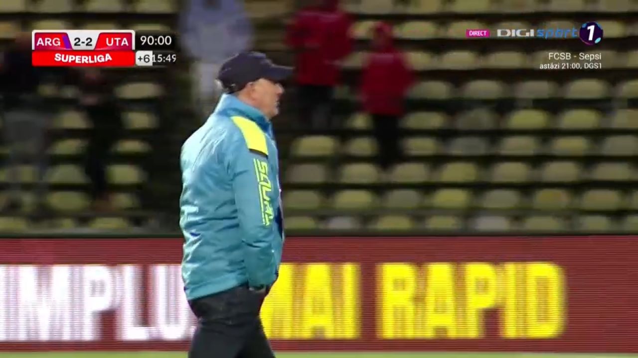 Final tensionat de meci la Pitești! Mircea Rednic a intenționat să scoată echipa de pe teren în meciul cu FC Argeș_19