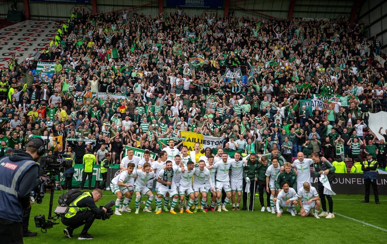 ”Back to Paradise”! Așa au fost primiți fotbaliștii lui Celtic după ce echipa a câștigat titlul de campioană cu numărul 53_10