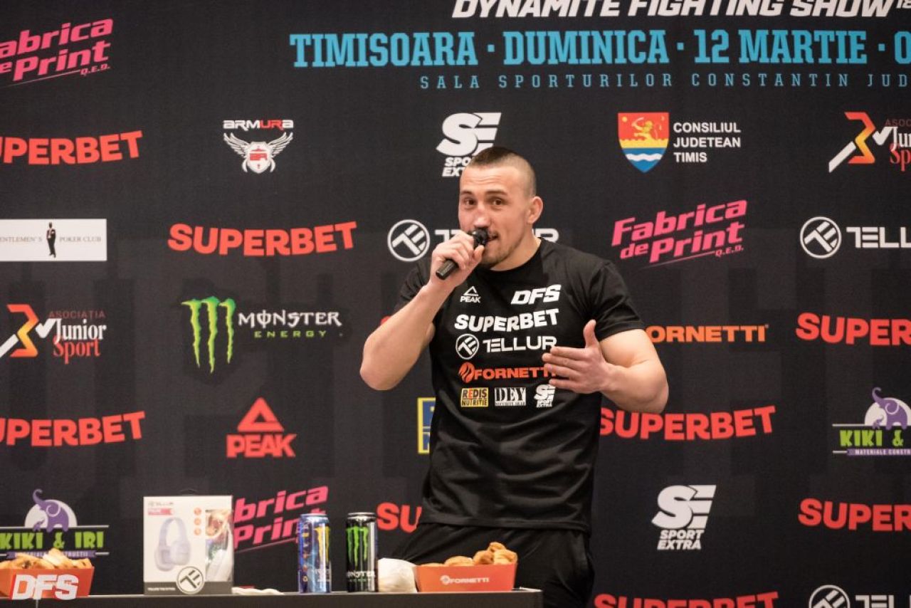 Luptătorii se întâlnesc la mall cu fanii înaintea galei Cod Roșu la Buzău_5