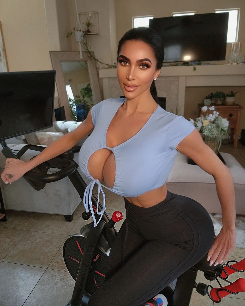 A murit după o operație ilegală făcută într-un hotel! Cauza morții tinerei care a plătit 40.000 de dolari pentru a arăta precum Kim Kardashian_26