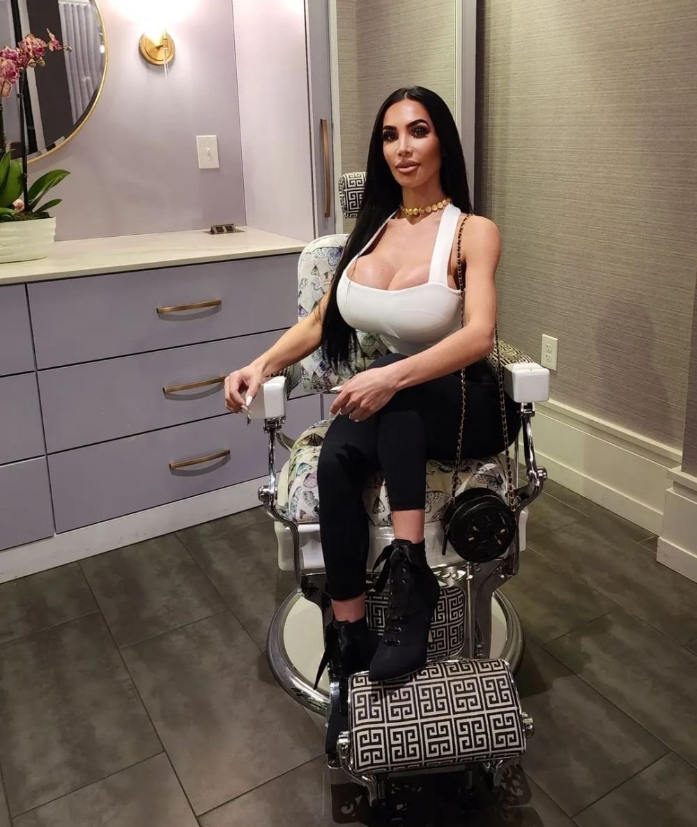 A murit după o operație ilegală făcută într-un hotel! Cauza morții tinerei care a plătit 40.000 de dolari pentru a arăta precum Kim Kardashian_33