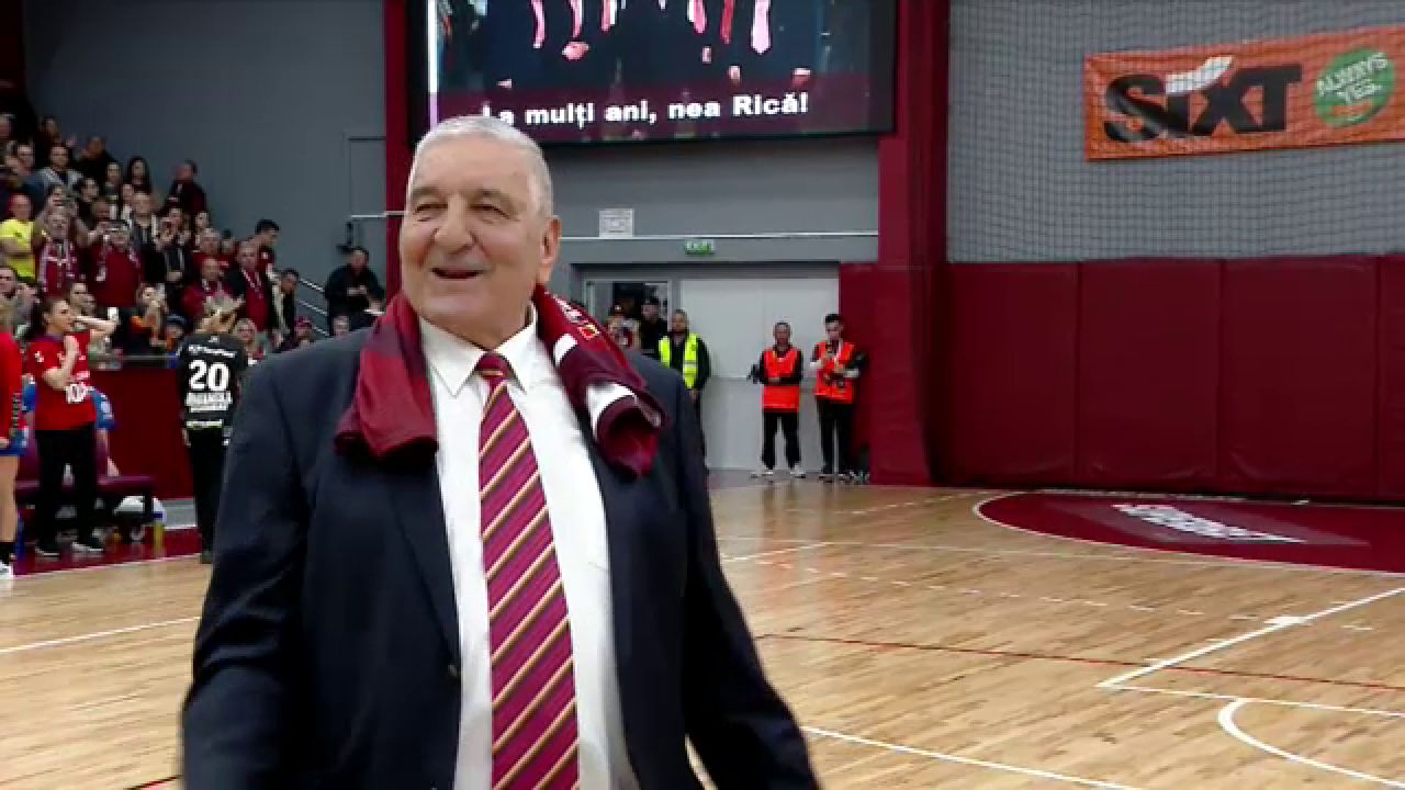 Momente emoționante înainte de Rapid - Bistrița! Fanii giuleșteni i-au cântat lui Rică Răducanu de ziua lui_37