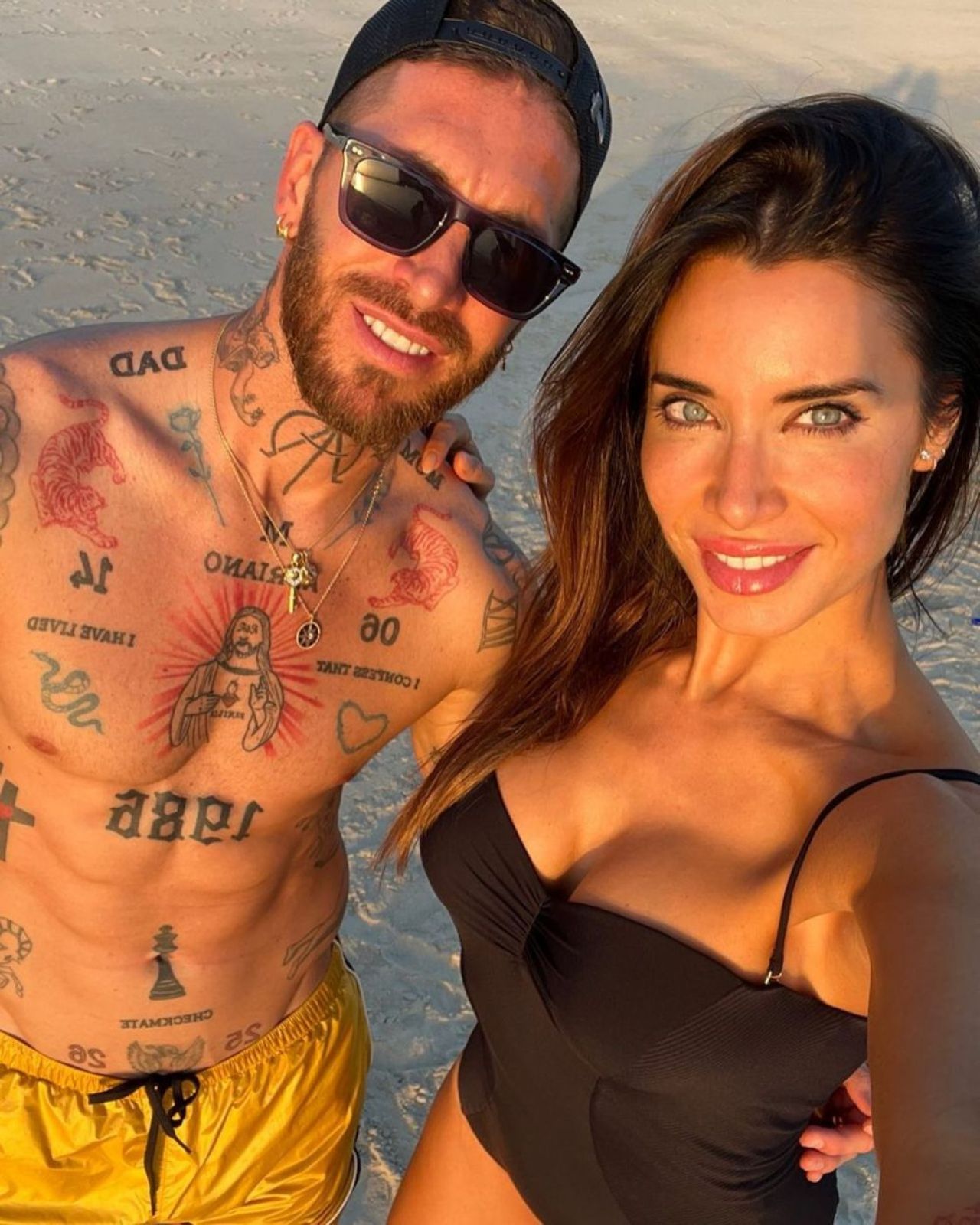Nici nu zici că are patru copii! S-a pozat în costum de baie la 45 de ani și arată fabulos! Fotografii incendiare cu soția lui Sergio Ramos_57