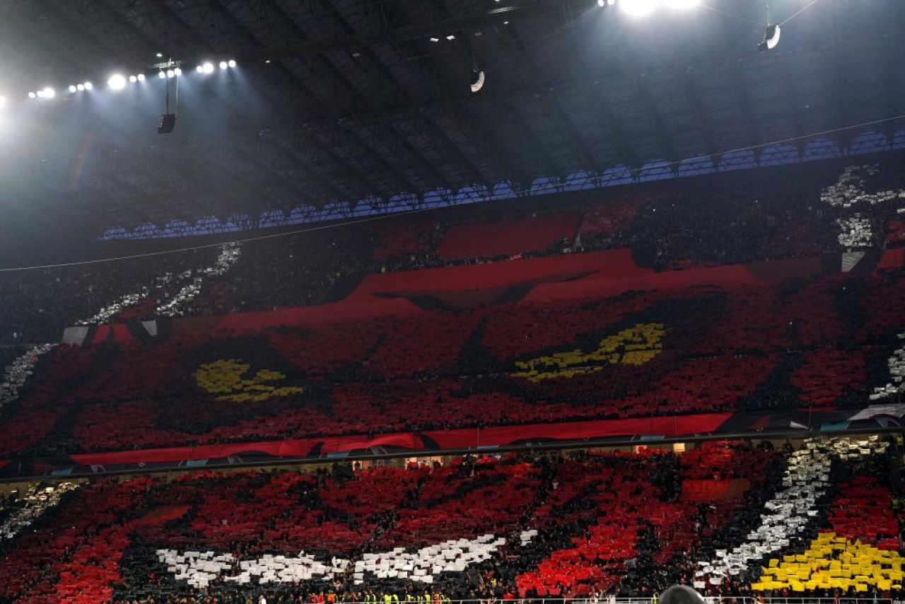 Show pe San Siro! Coregrafii speciale pregătite de fanii lui Milan și Inter pentru derby-ul din semifinalele Champions League_5