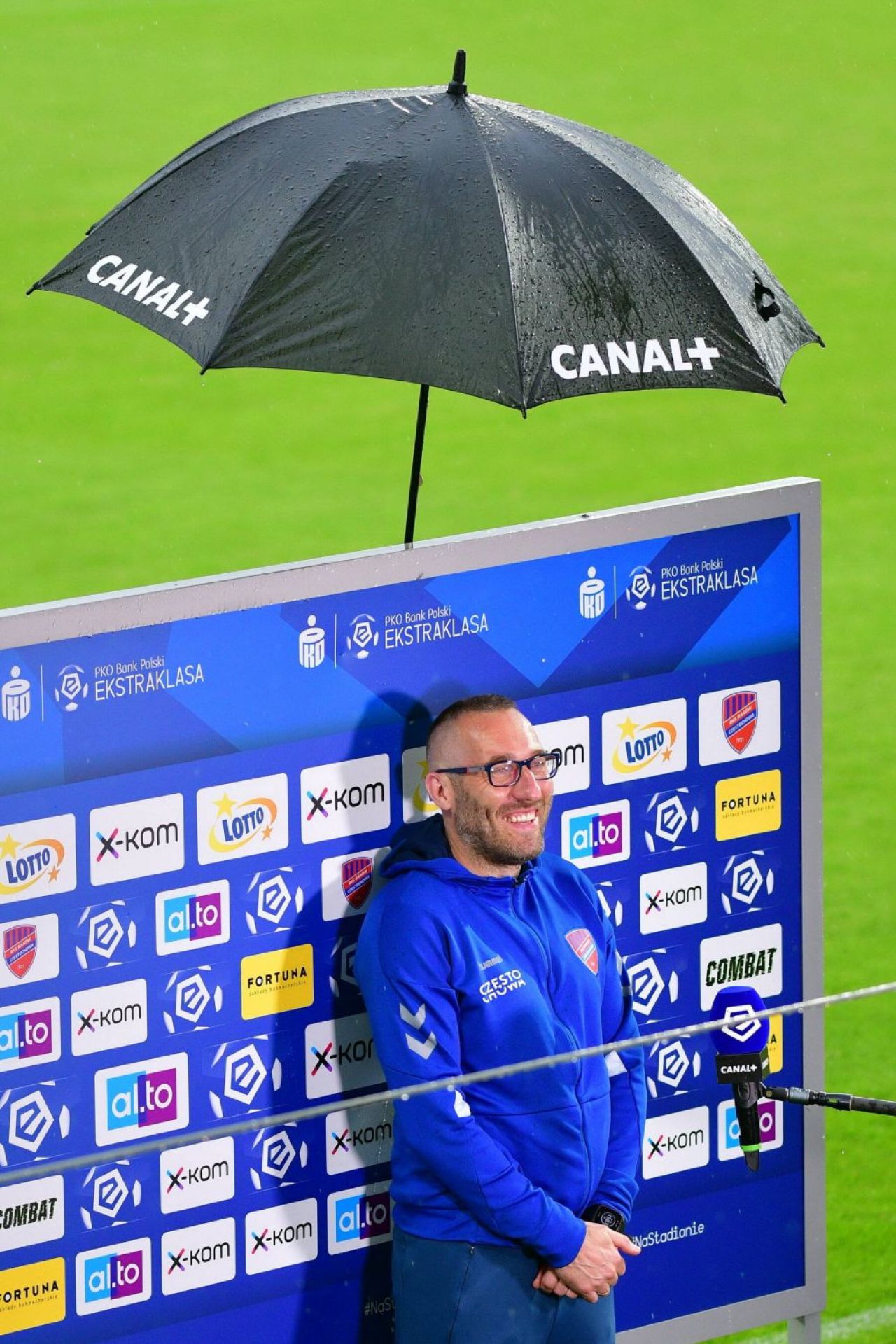 I-a luat din liga a treia și i-a dus în Champions League! Cariera de joc video a antrenorului echipei cu doi români_1