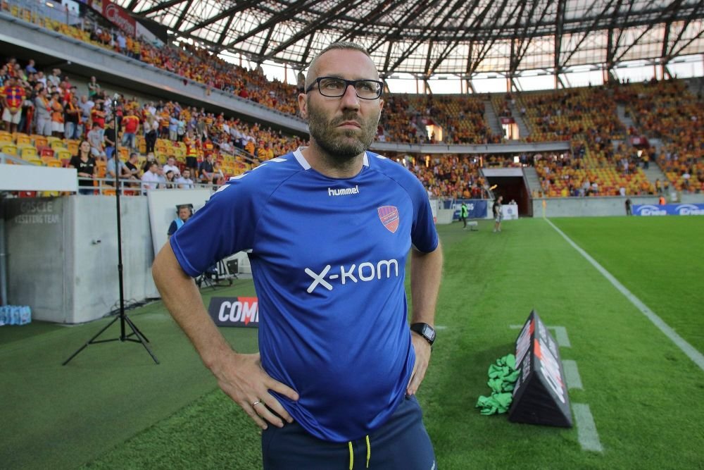 I-a luat din liga a treia și i-a dus în Champions League! Cariera de joc video a antrenorului echipei cu doi români_8