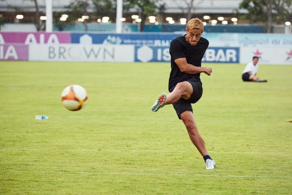 Legenda de la AC Milan care, în paralel, a antrenat Cambodgia și a jucat în Australia, Olanda, Brazilia, Azerbaidjan și Lituania, și-a dat demisia!_3