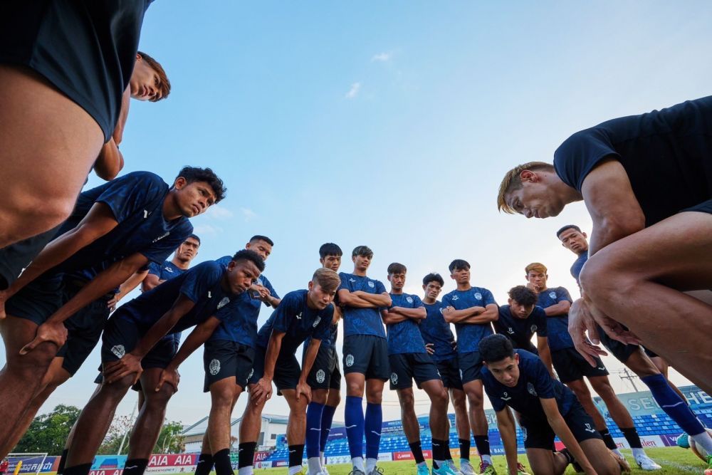 Legenda de la AC Milan care, în paralel, a antrenat Cambodgia și a jucat în Australia, Olanda, Brazilia, Azerbaidjan și Lituania, și-a dat demisia!_4